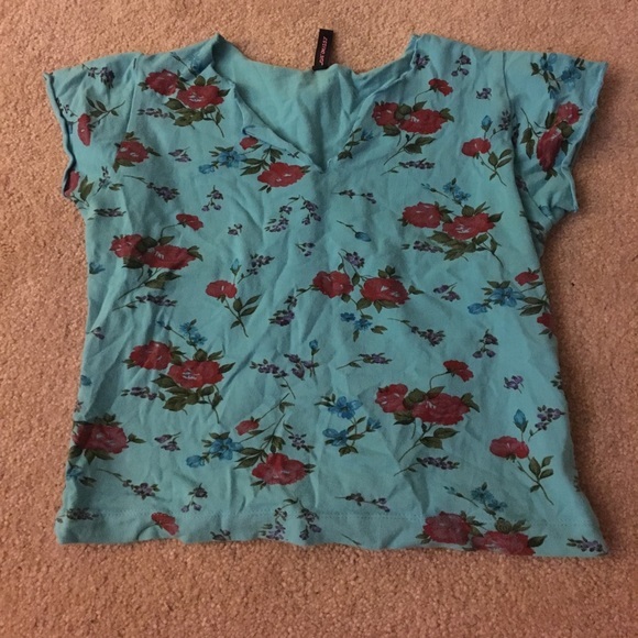 Tops - Very cute crop top‎